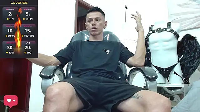 Snapshot of andy_dwels777 chatting on March 11, 2025, 10:20 pm andy dwels777 online show from March 11, 2025, 10:20 pm