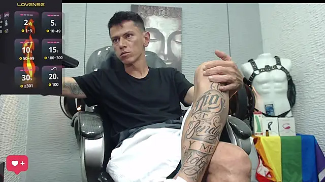 Snapshot of andy_dwels777 chatting on February 14, 2025, 10:47 pm andy dwels777 online show from February 14, 2025, 10:47 pm