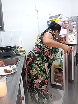 Shanttal0272 online show from February 3, 2026, 12:32 am