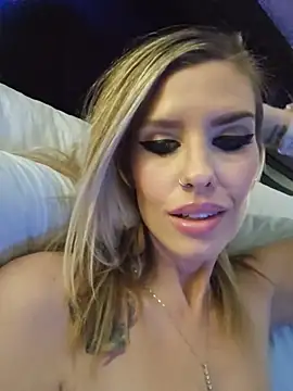 ellieconradxo online show from July 14, 2026, 3:11 am