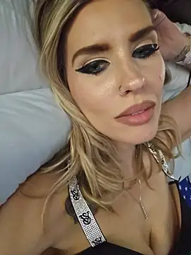 ellieconradxo online show from June 27, 2026, 3:45 am