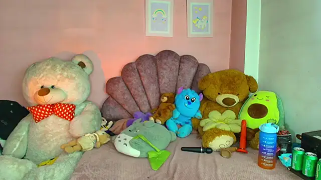 Snapshot of Pocahontascute_33 chatting on February 15, 2026, 7:51 am Pocahontascute 33 online show from February 15, 2026, 7:51 am