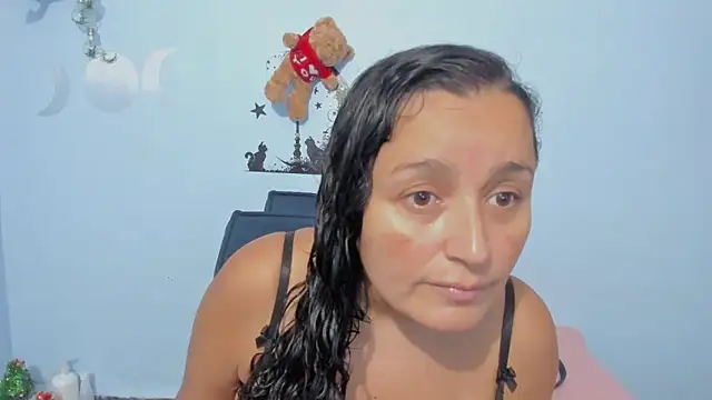  luna  sweet  online show from November 15, 2025, 12:36 am