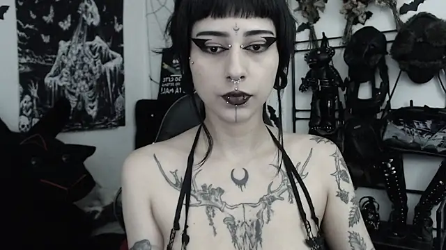 Snapshot of n0sferatus__ chatting on July 28, 2026, 4:20 am n0sferatus online show from July 28, 2026, 4:20 am