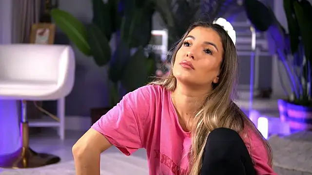 KellyMathews online show from October 9, 2025, 2:01 am