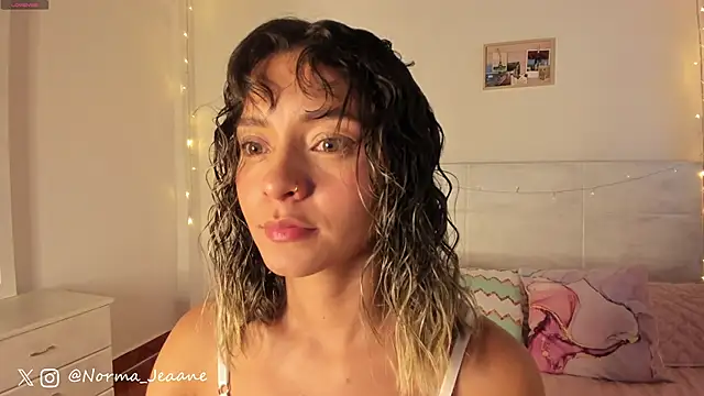 Snapshot of Norma-Jeaane chatting on December 18, 2024, 10:35 pm Norma-Jeaane online show from December 18, 2024, 10:35 pm