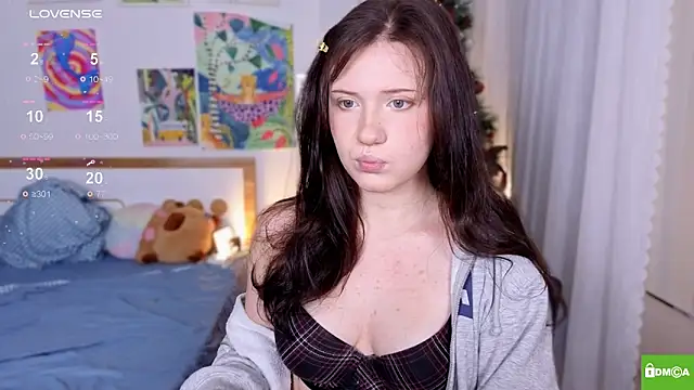 HanahCute online show from December 2, 2025, 2:23 am