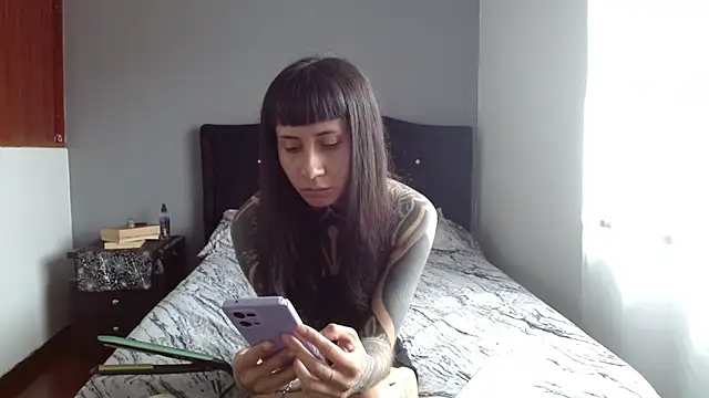 Emilia 1995 online show from August 9, 2026, 4:57 pm