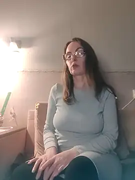 Snapshot of Evelina_cute chatting on March 13, 2026, 4:45 pm Evelina cute online show from March 13, 2026, 4:45 pm