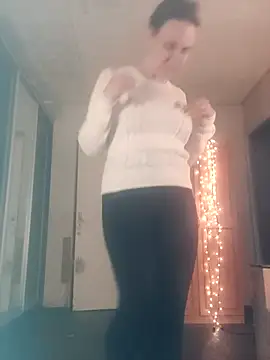 Snapshot of Evelina_cute chatting on March 17, 2026, 6:44 pm Evelina cute online show from March 17, 2026, 6:44 pm