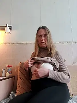 Snapshot of Evelina_cute chatting on February 28, 2026, 10:37 am Evelina cute online show from February 28, 2026, 10:37 am