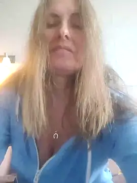 Snapshot of Evelina_cute chatting on March 16, 2026, 9:24 am Evelina cute online show from March 16, 2026, 9:24 am