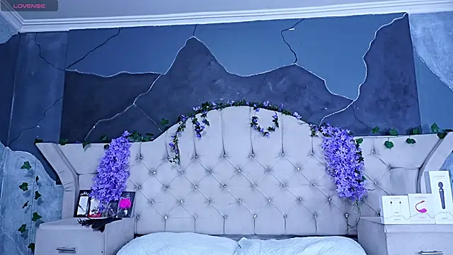 AmberGreyy  online show from June 18, 2026, 7:52 pm