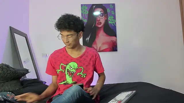 Snapshot of harrytwink18 chatting on January 30, 2025, 1:42 pm harrytwink18 online show from January 30, 2025, 1:42 pm