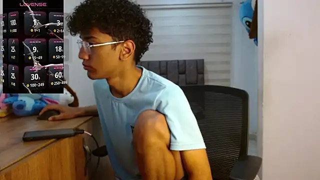 Snapshot of harrytwink18 chatting on September 16, 2025, 2:29 pm harrytwink18 online show from September 16, 2025, 2:29 pm