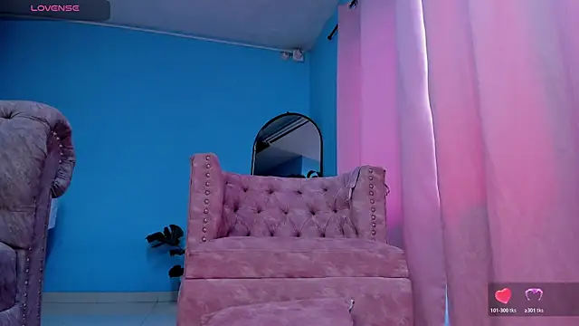 Snapshot of IsabellaBromsS chatting on December 4, 2025, 3:55 pm IsabellaBromsS online show from December 4, 2025, 3:55 pm