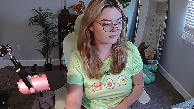 rodeobrii online show from December 18, 2025, 2:43 pm