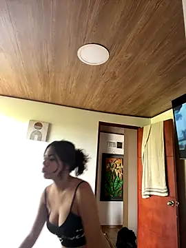 little isabela1 online show from November 5, 2025, 7:06 pm