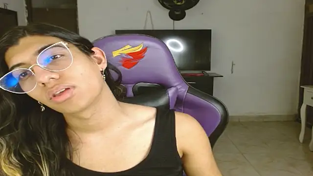 engielphoenis14 online show from December 21, 2025, 10:10 pm