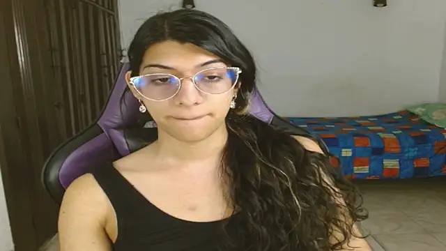 engielphoenis14 online show from October 15, 2025, 12:20 am