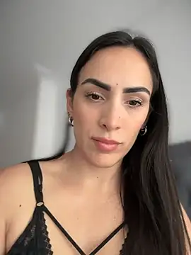 alessandra-a online show from November 3, 2025, 9:40 pm