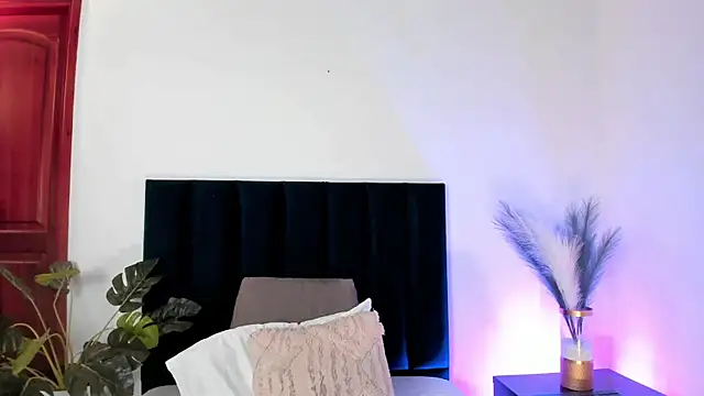 LucyJhonnsonn online show from February 8, 2025, 12:38 am