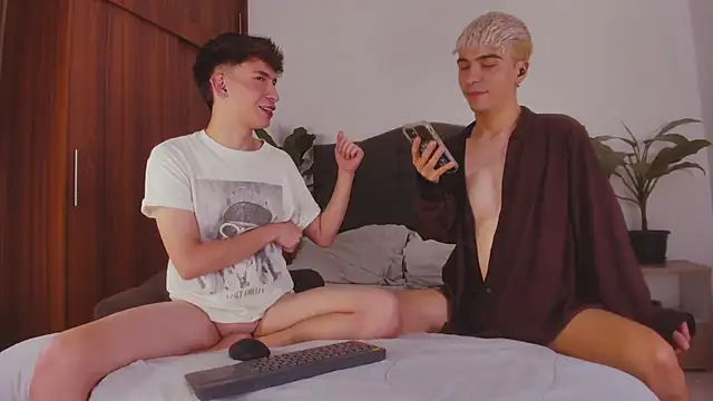 Snapshot of 2gays_1Str8 chatting on February 23, 2025, 2:51 am 2gays 1Str8 online show from February 23, 2025, 2:51 am