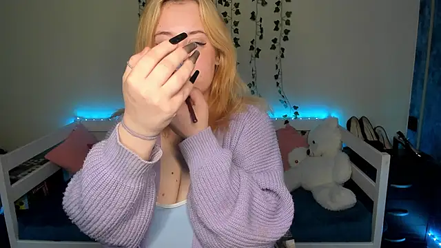 Snapshot of Emily_Gin chatting on October 8, 2025, 2:46 am Emily Gin online show from October 8, 2025, 2:46 am