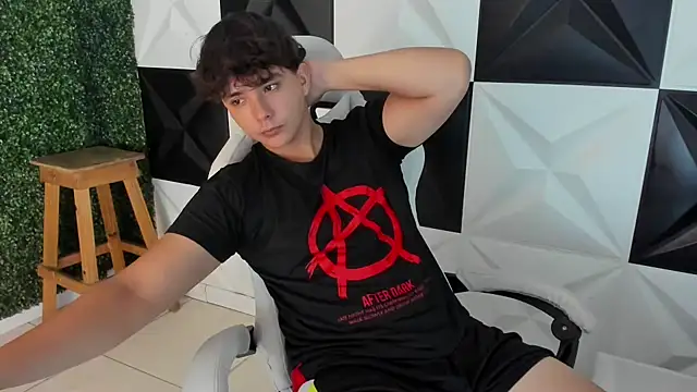 Snapshot of Dani_cumboy chatting on November 9, 2025, 1:15 pm Dani cumboy online show from November 9, 2025, 1:15 pm