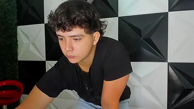 Snapshot of Dani_cumboy chatting on November 30, 2025, 1:45 pm Dani cumboy online show from November 30, 2025, 1:45 pm