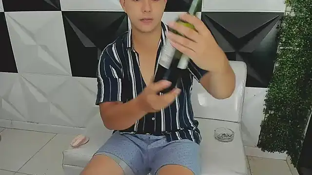 Snapshot of Dani_cumboy chatting on October 10, 2025, 2:07 pm Dani cumboy online show from October 10, 2025, 2:07 pm