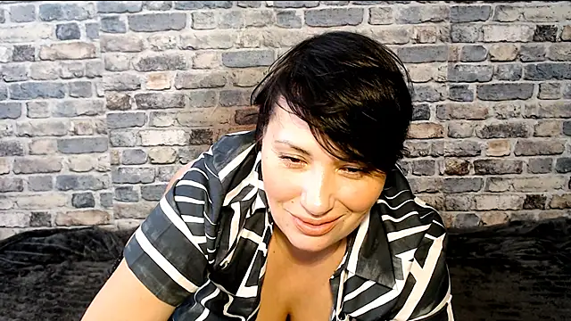 Snapshot of moly_rushh chatting on April 4, 2026, 11:17 am moly rushh online show from April 4, 2026, 11:17 am