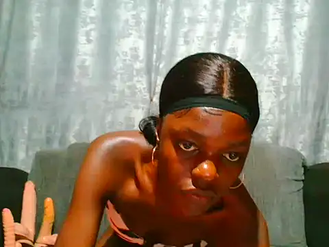 VANESAAMBER23 online show from November 30, 2025, 9:15 pm