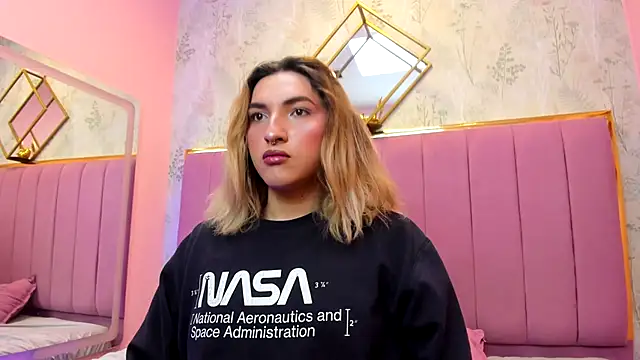 TomLondon  online show from December 18, 2025, 1:59 pm