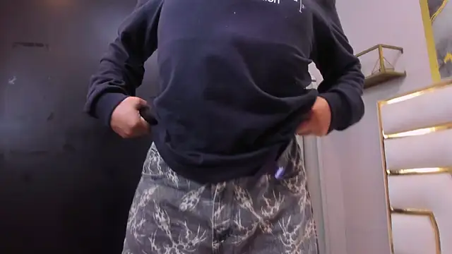 Snapshot of TomLondon_ chatting on November 26, 2025, 11:54 am TomLondon online show from November 26, 2025, 11:54 am