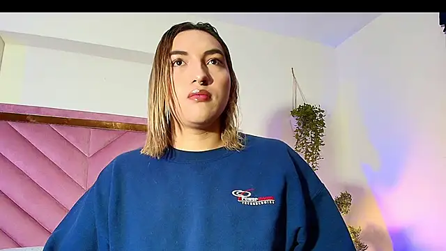 Snapshot of TomLondon_ chatting on September 29, 2025, 12:00 pm TomLondon online show from September 29, 2025, 12:00 pm