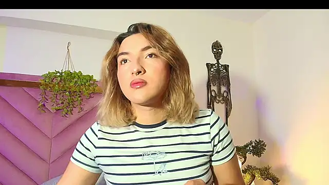 Snapshot of TomLondon_ chatting on October 26, 2025, 1:44 pm TomLondon online show from October 26, 2025, 1:44 pm