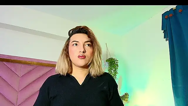 Snapshot of TomLondon_ chatting on October 2, 2025, 11:46 am TomLondon online show from October 2, 2025, 11:46 am