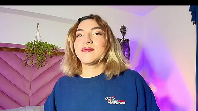 Snapshot of TomLondon_ chatting on October 8, 2025, 12:28 pm TomLondon online show from October 8, 2025, 12:28 pm