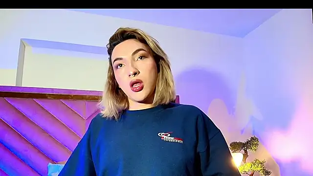 Snapshot of TomLondon_ chatting on September 16, 2025, 12:17 pm TomLondon online show from September 16, 2025, 12:17 pm