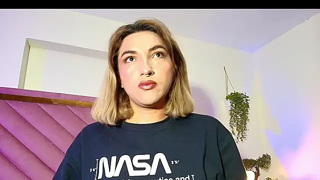 Snapshot of TomLondon_ chatting on September 24, 2025, 11:06 am TomLondon online show from September 24, 2025, 11:06 am