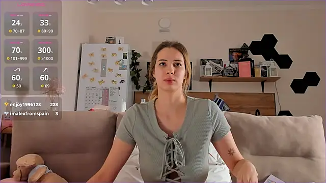 Snapshot of Girl_alone_home chatting on November 17, 2025, 4:55 pm Girl alone home online show from November 17, 2025, 4:55 pm