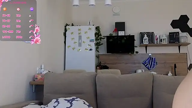Girl alone home online show from March 19, 2025, 3:41 am