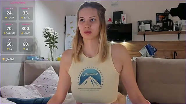 Snapshot of Girl_alone_home chatting on October 17, 2025, 3:58 pm Girl alone home online show from October 17, 2025, 3:58 pm