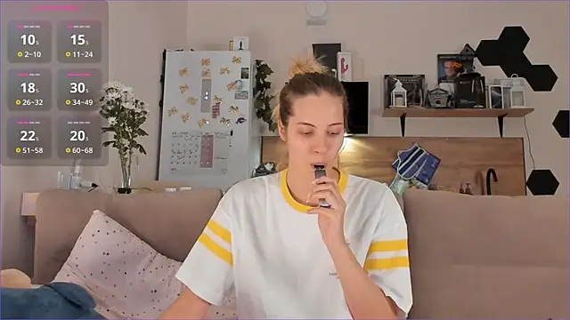 Snapshot of Girl_alone_home chatting on October 20, 2025, 2:06 pm Girl alone home online show from October 20, 2025, 2:06 pm