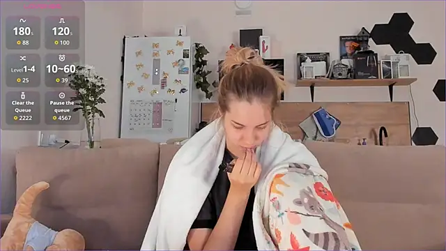 Snapshot of Girl_alone_home chatting on October 17, 2025, 3:54 am Girl alone home online show from October 17, 2025, 3:54 am