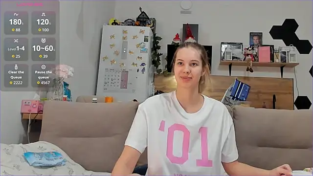 Girl alone home online show from January 8, 2026, 3:45 am