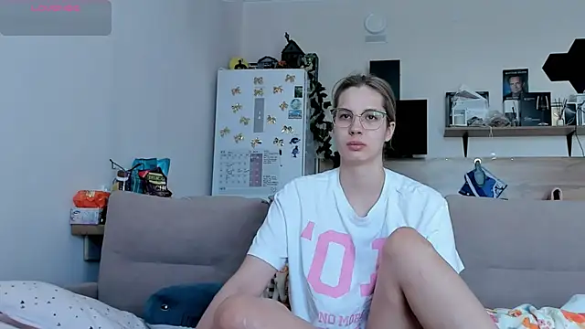 Snapshot of Girl_alone_home chatting on May 22, 2026, 3:48 am Girl alone home online show from May 22, 2026, 3:48 am