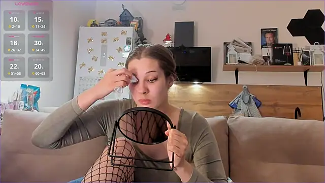 Girl alone home online show from April 23, 2026, 3:13 pm