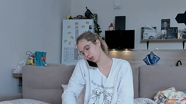 Snapshot of Girl_alone_home chatting on May 30, 2026, 4:52 am Girl alone home online show from May 30, 2026, 4:52 am